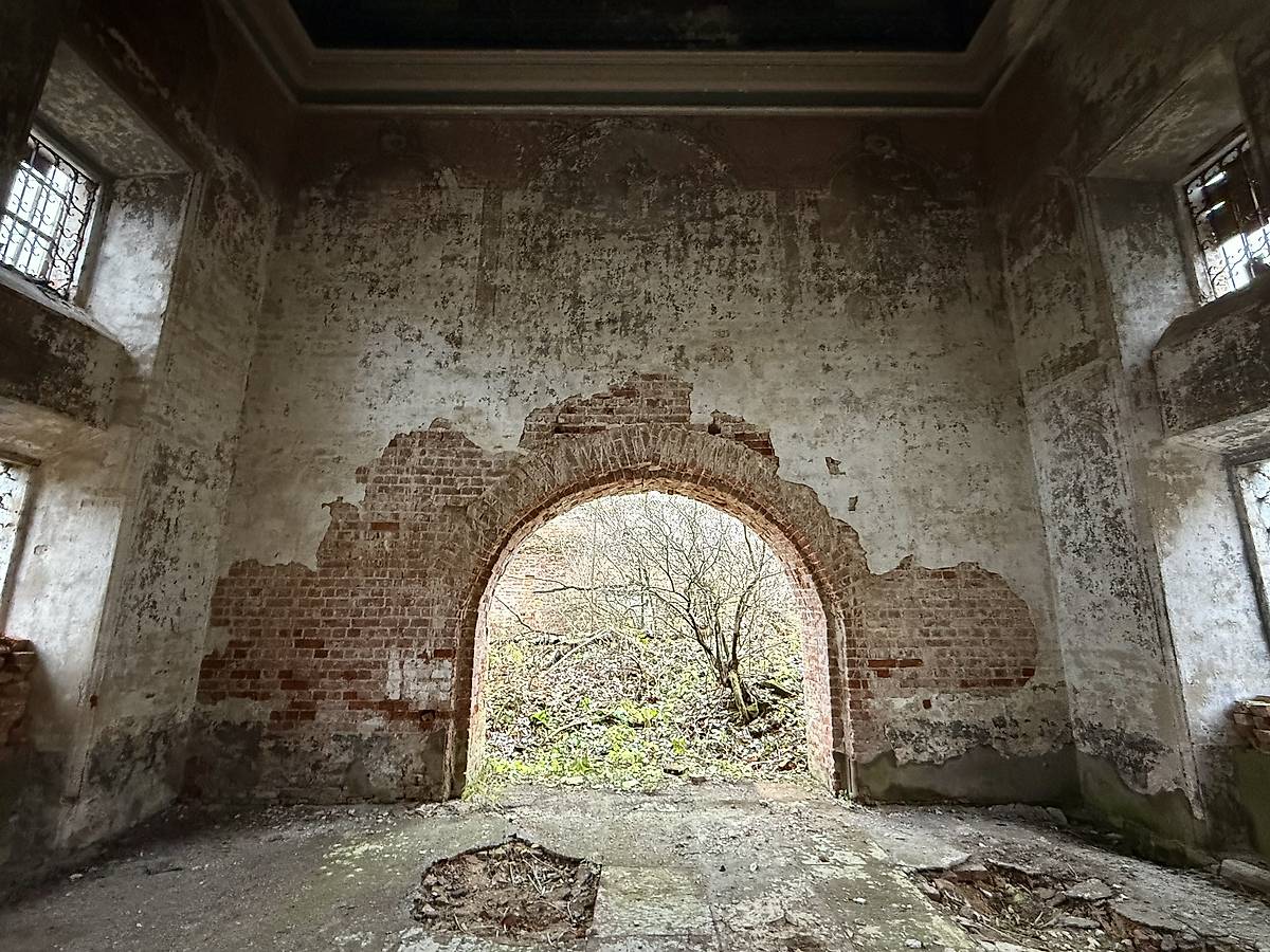 Западная стена основного объема, интерьер и убранство. Церковь Покрова Пресвятой Богородицы, Насакино (Сусанинский район, Костромская область)