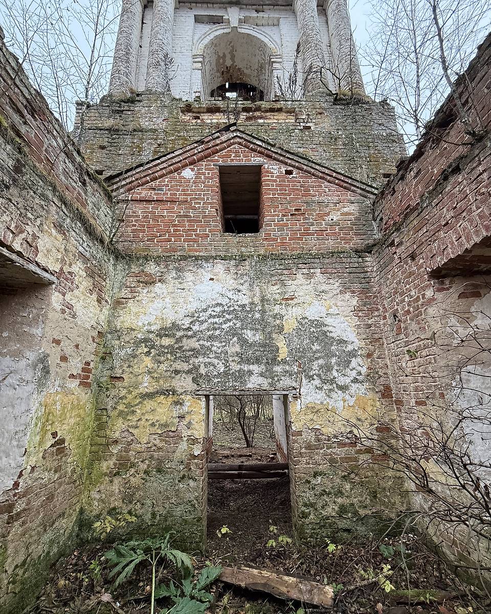 Западная стена притвора, интерьер и убранство. Церковь Покрова Пресвятой Богородицы, Насакино (Сусанинский район, Костромская область)