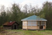 Церковь Игрицкой иконы Божией Матери, Старая церковь слева, новая часовня на переднем плане<br>, Песочное, Костромской район, Костромская область