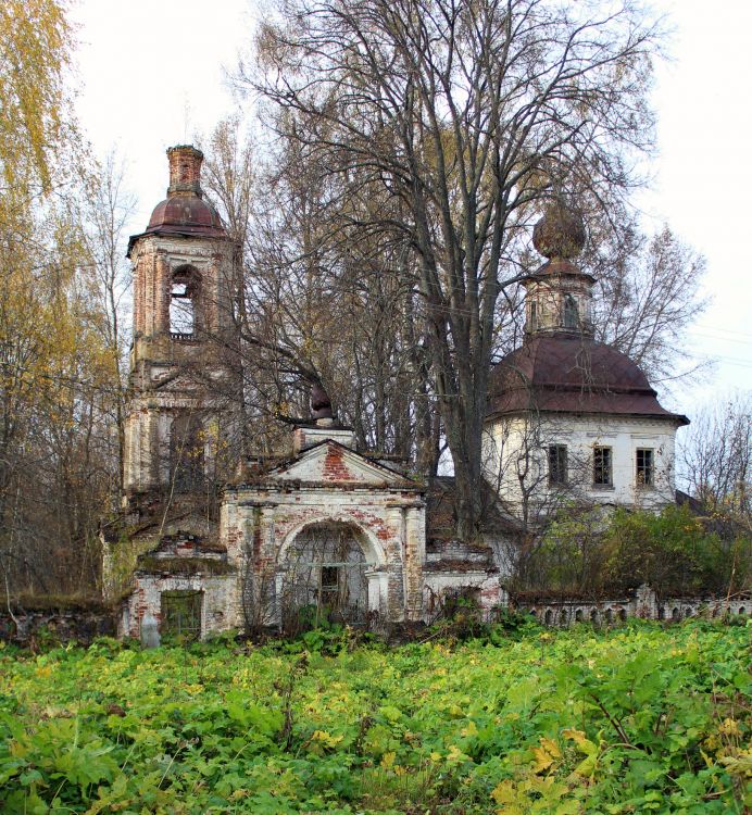 Кишино. Церковь Рождества Пресвятой Богородицы. общий вид в ландшафте