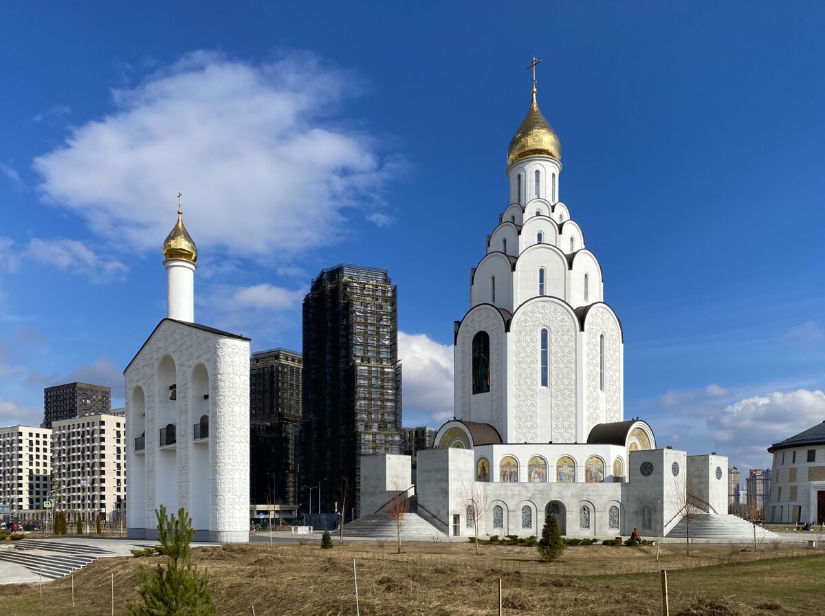 Покровское-Стрешнево. Церковь Владимира равноапостольного в Тушине. фасады, Церковь и звонница, вид с юго-запада