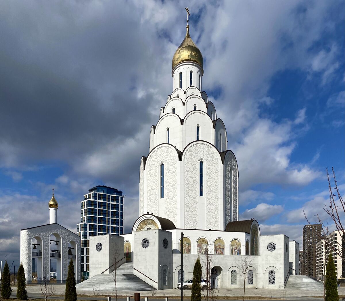 Церковь Владимира равноапостольного в Тушине, Покровское-Стрешнево (Северо-Западный административный округ (СЗАО), г. Москва). фасады, Вид с юго-востока, с набережной