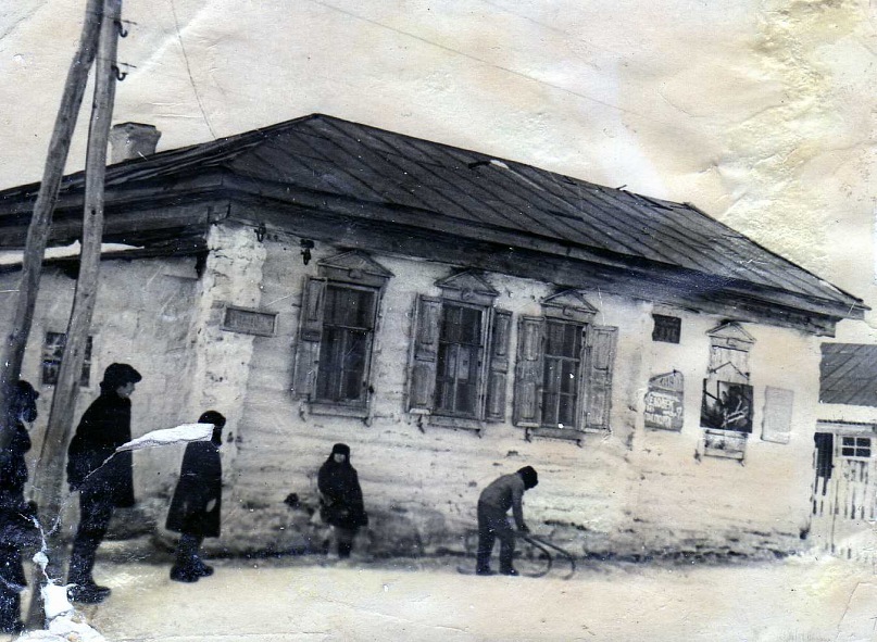 Церковь Николая Чудотворца, Николашкино (Бавлинский район, Республика Татарстан). архивная фотография, Фото приблизительно 1960-х годов, в сильно перестроенном здании церкви находится клуб. С ВК