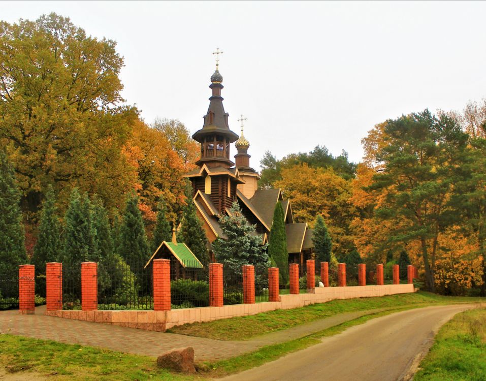 Ладушкин. Церковь Димитрия Солунского в Береговом. общий вид в ландшафте