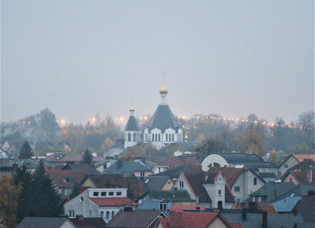 Церковь Иоакима и Анны, Большое Исаково (Гурьевский городской округ, Калининградская область). общий вид в ландшафте, Вид с верхнего этажа гостиницы 