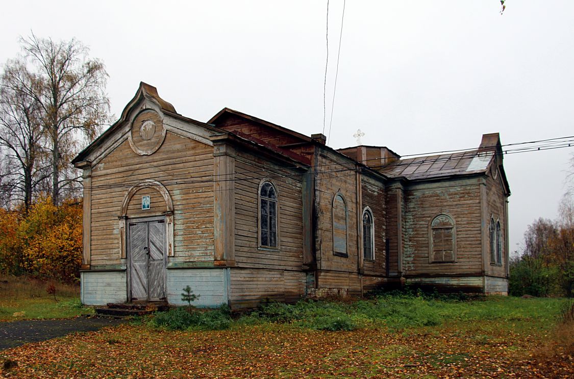 Церковь Троицы Живоначальной, Слобода (Любытинский район, Новгородская область). фасады