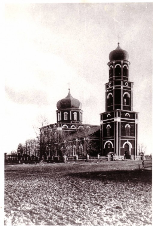 Церковь Покрова Пресвятой Богородицы, Ижевское (Спасский район, Рязанская область). архивная фотография, Автор фотографии, согласно «Историко-статистическому и археологическому описанию с. Ижевского» И.Ф. Токмакова, — Иван Степанович Филатов.