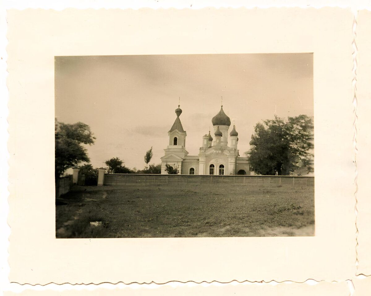 Церковь Николая Чудотворца в Дэнуцени, Унгены (Унгенский район, Молдова). архивная фотография, Южный фасад. Фото 1941 г. с аукциона e-bay.de