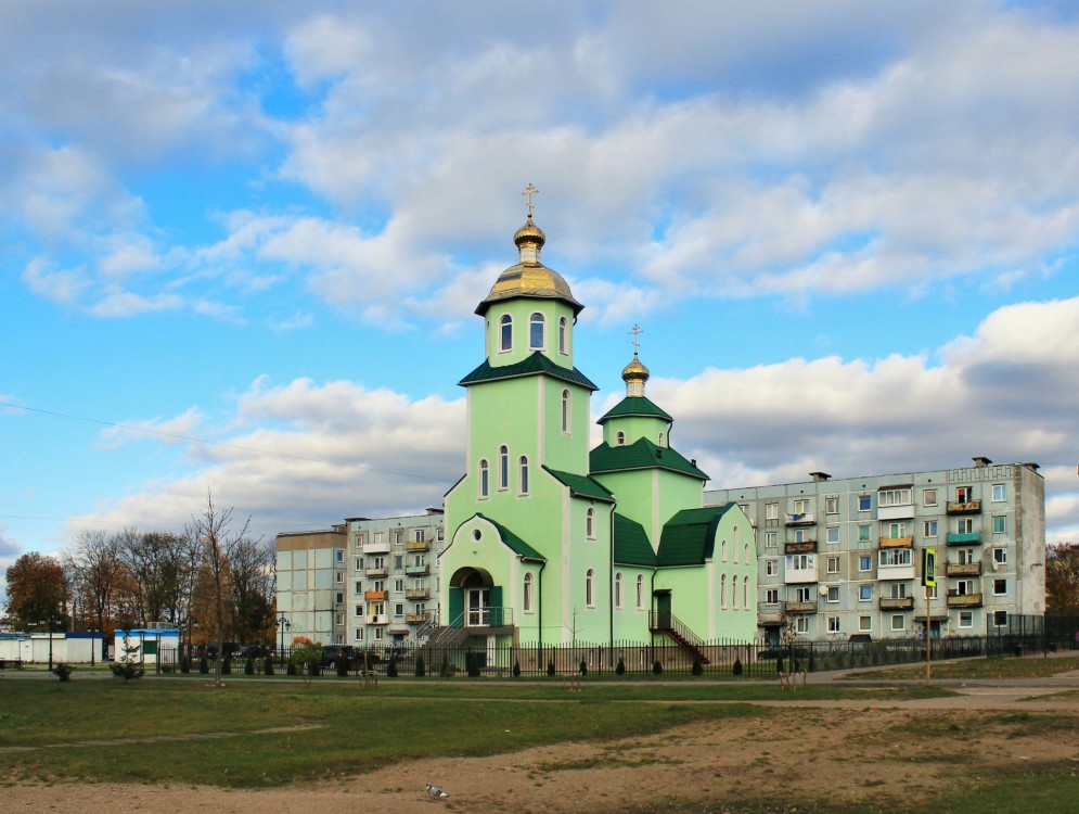 Черняховск. Церковь Сергия Радонежского. общий вид в ландшафте