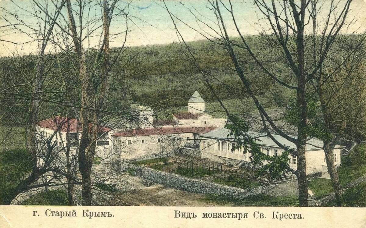 Церковь Успения Пресвятой Богородицы (бывшая армянская), Старый Крым (Кировский район, Республика Крым). архивная фотография, Раскрашенная почтовая фотокарточка. Приблизительная датировка: 1905-1915 гг. Почтовая карточка. Издание Г. И. Иванова по фотографии А. И. Бендицкого. № 2.