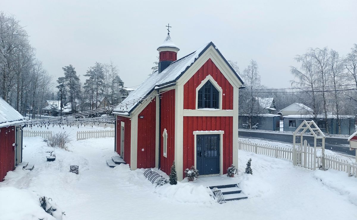 фасады. Церковь Алексия, человека Божия в Белоострове (деревянная), Белоостров (Санкт-Петербург, Курортный район, г. Санкт-Петербург)