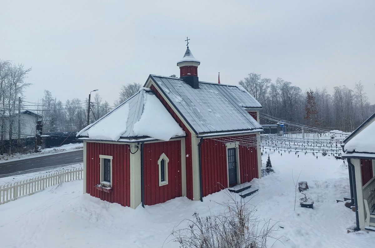 фасады. Церковь Алексия, человека Божия в Белоострове (деревянная), Белоостров (Санкт-Петербург, Курортный район, г. Санкт-Петербург)