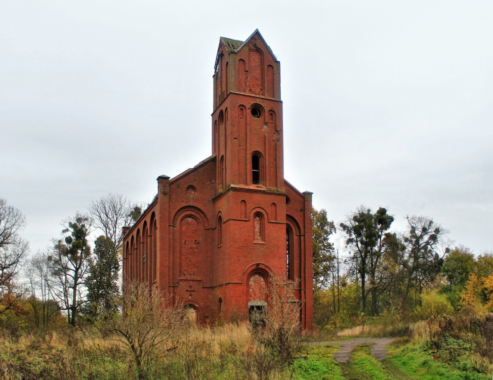 Большая Поляна. Неизвестная церковь. общий вид в ландшафте