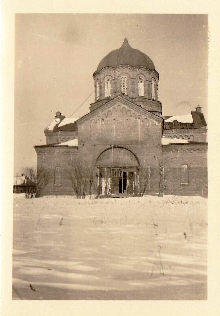 Боковой фасад. Фото 1942 г. с аукциона e-bay.de, архивная фотография. Церковь Воскресения Христова, Милеево (Хвастовичский район, Калужская область)