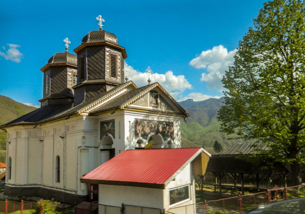 Кэлинешти. Церковь Параскевы Сербской. фасады