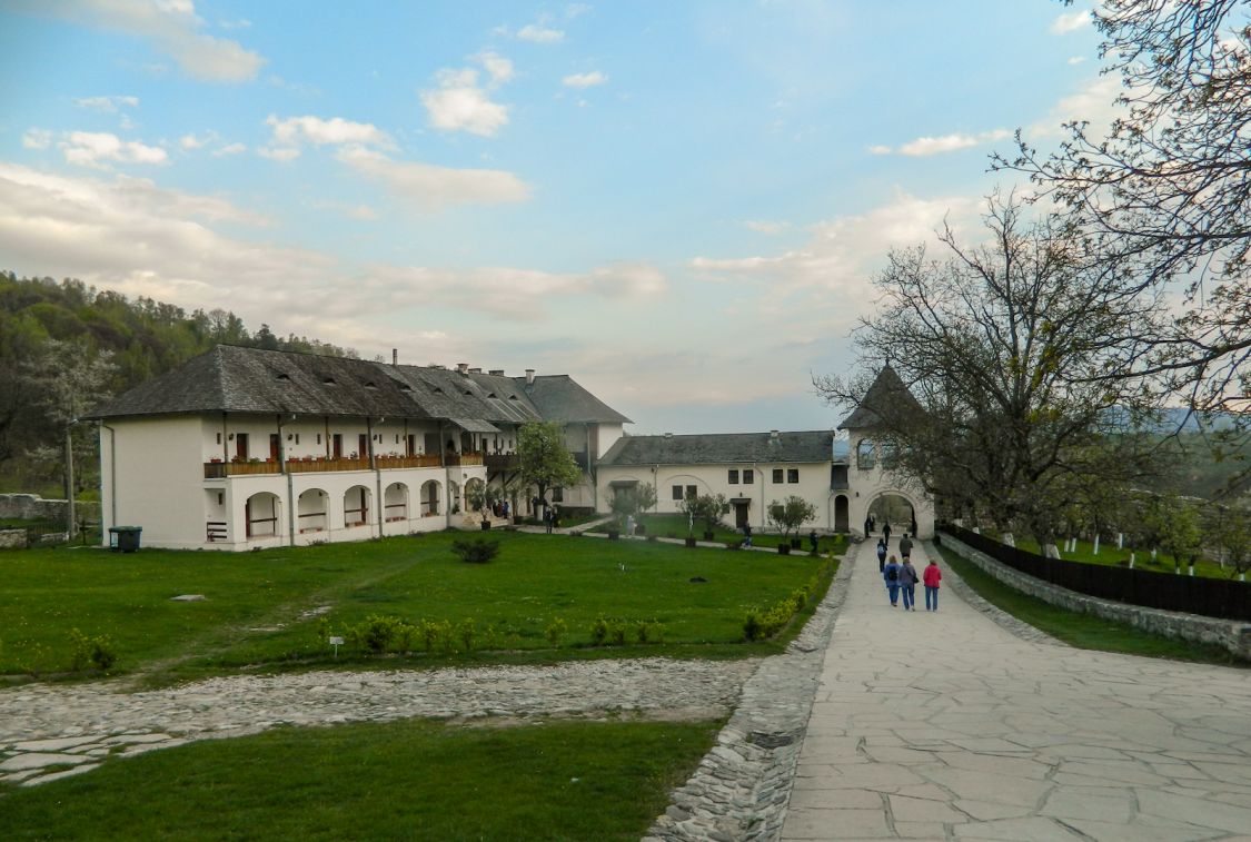 Монастырь Хорезу, Романий-де-Жос (Вылча, Румыния). фасады