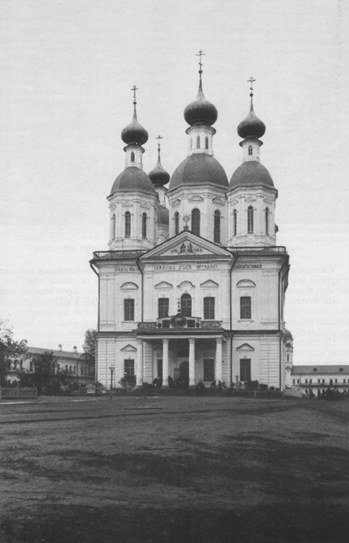 Успенская пустынь. Собор Успения Пресвятой Богородицы (старый), Саров (Саров, город, Нижегородская область). архивная фотография, Вид с запада, фото 1903 г.