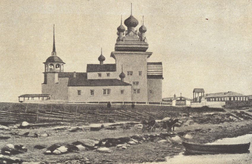 Церковь Вознесения Господня, Кушерека (Онежский район, Архангельская область). архивная фотография, На историческом месте в с. Кушерека. Фото из книги С. Забелло, В. Иванов, П. Максимов. Русское деревянное зодчество. Государственное архитектурное издательство Академии архитектуры СССР. М., 1942 г.