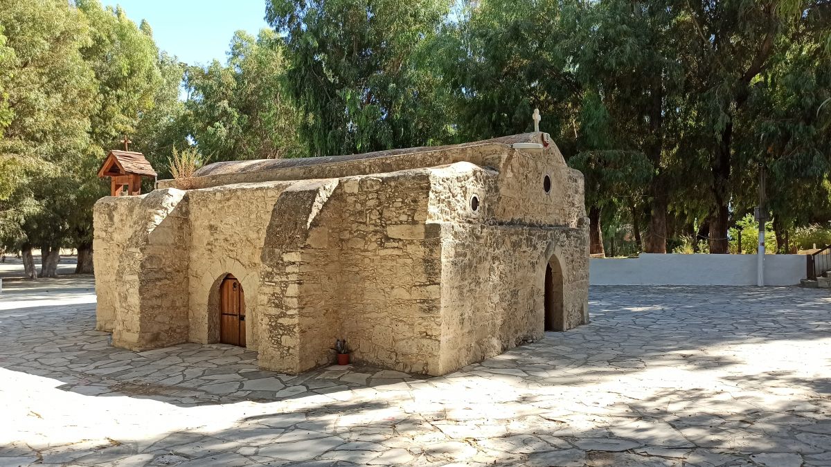 Церковь Ермогена Кипрского, Эпископи (Лимасол, Кипр). фасады