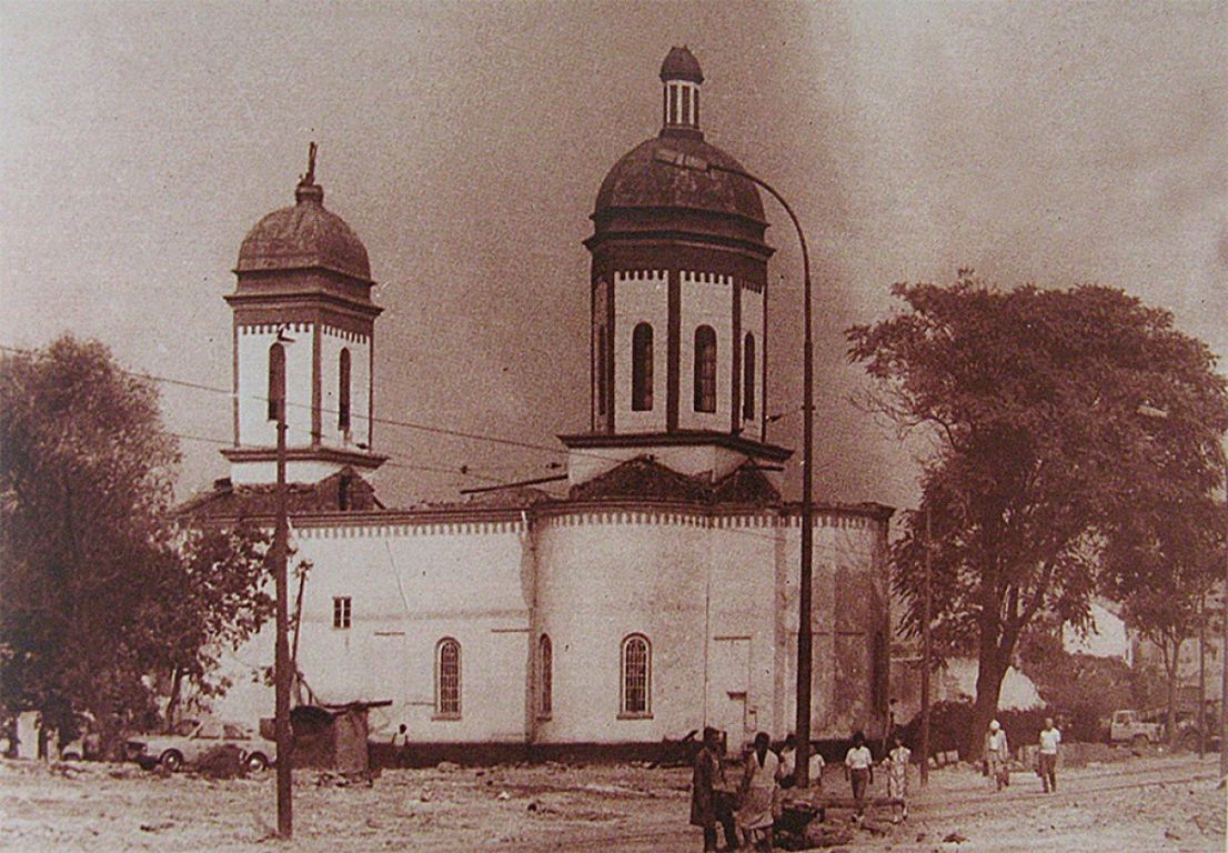 Церковь Николая Чудотворца, Бухарест, Сектор 3 (Бухарест, Румыния). архивная фотография, Начало разборки церкви. Фото 1986 г. из фондов Национального музея истории Румынии