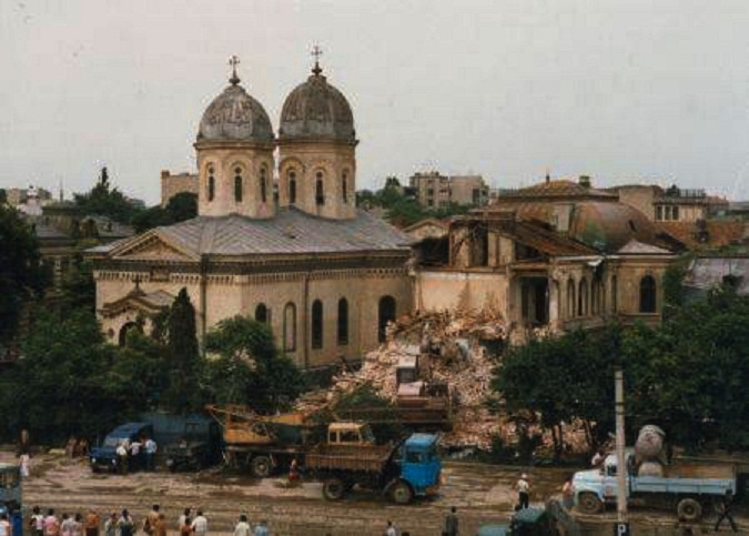 Церковь Параскевы Сербской (утраченная), Бухарест, Сектор 3 (Бухарест, Румыния). архивная фотография, Разборка церкви. Фото 1987 г. из фондов Национального музея истории Румынии