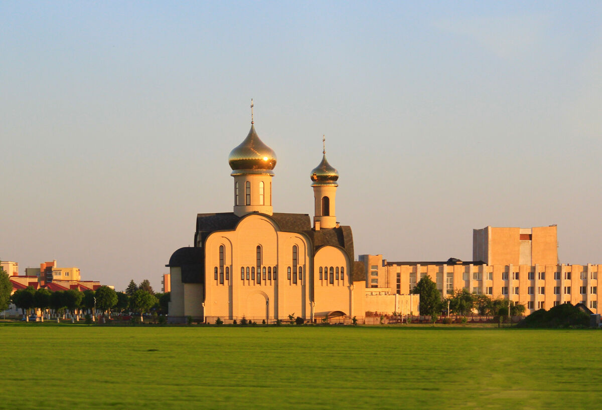 Церковь Серафима Саровского, Обухово (Гродненский район, Беларусь, Гродненская область). фасады, Вид с трассы М-6