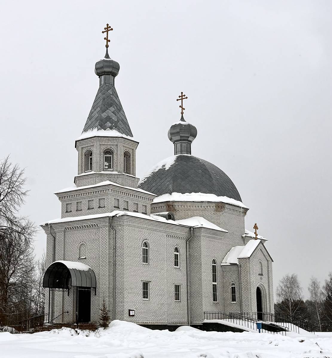 Вид с юго-запада, фасады. Церковь Троицы Живоначальной, Восход (Могилёвский район, Беларусь, Могилёвская область)