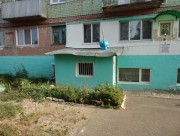 Церковь Матроны Московской (временная), Расположен в цокольном этаже пятиэтажного жилого дома<br>, Красный Октябрь, Саратовский район, Саратовская область