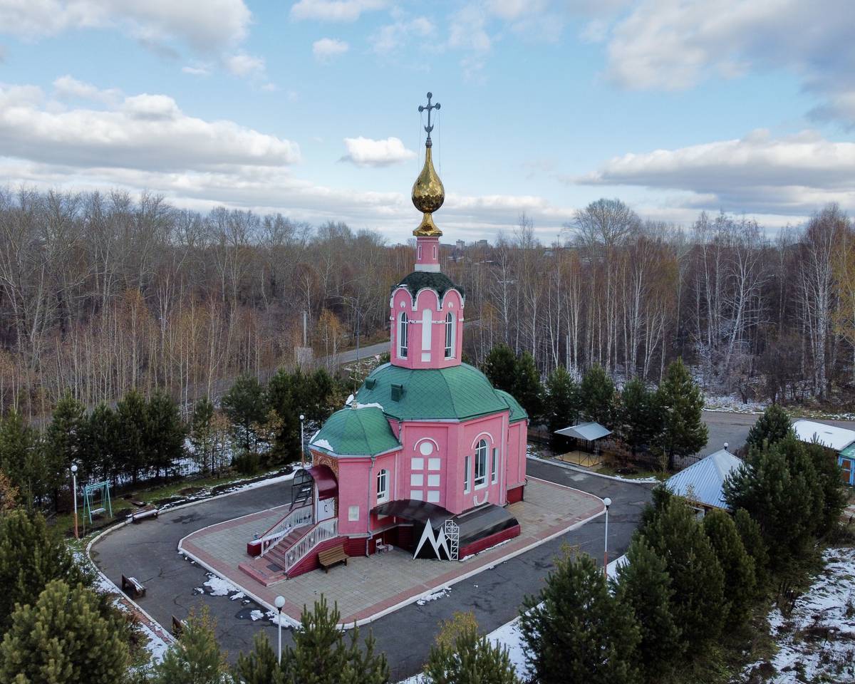 Вид с ЮЗ, фасады. Церковь Троицы Живоначальной, Анжеро-Судженск (Анжеро-Судженск, город, Кемеровская область)