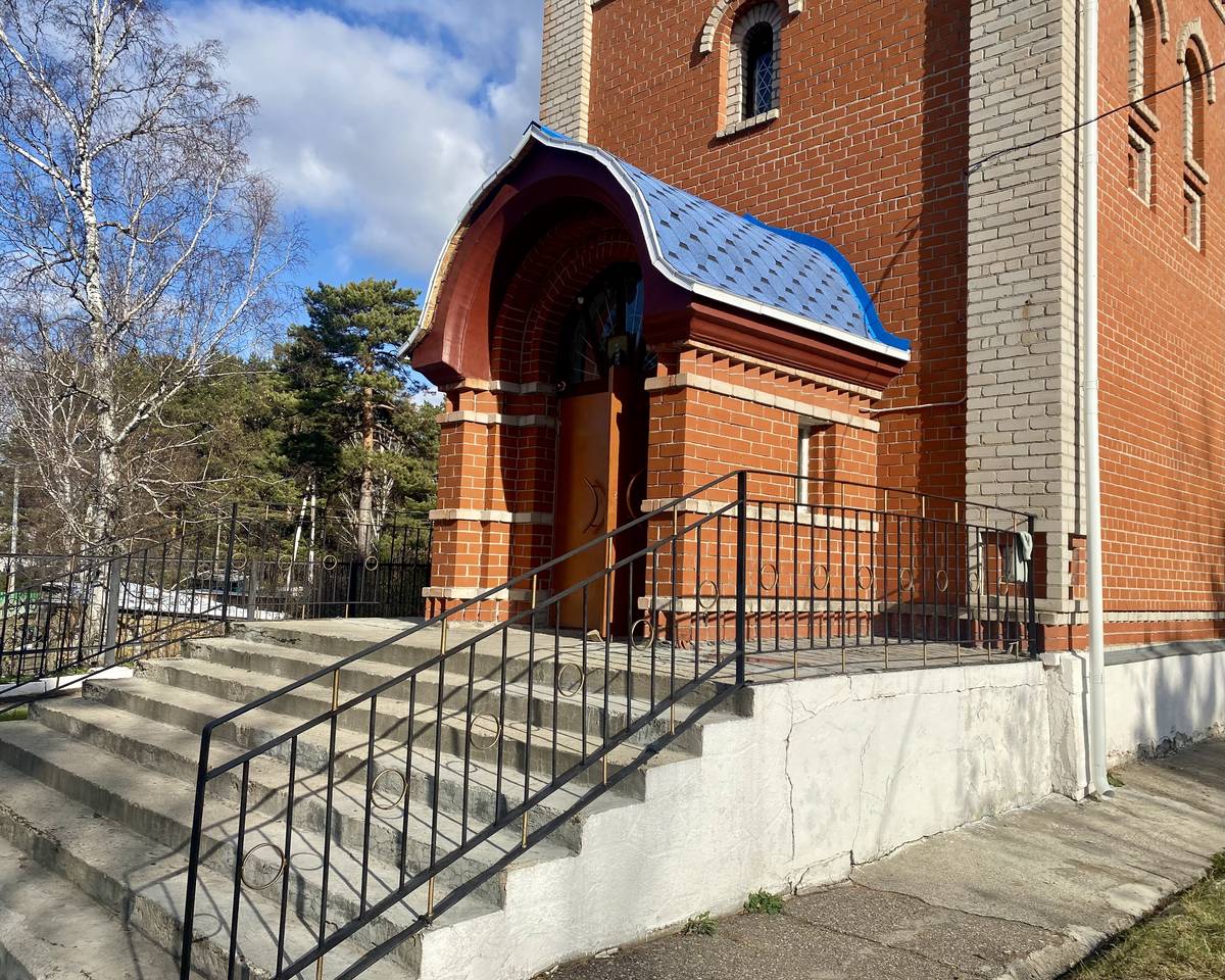 Церковь Серафима Саровского, Рудничный (Анжеро-Судженск, город, Кемеровская область). архитектурные детали, Паперть