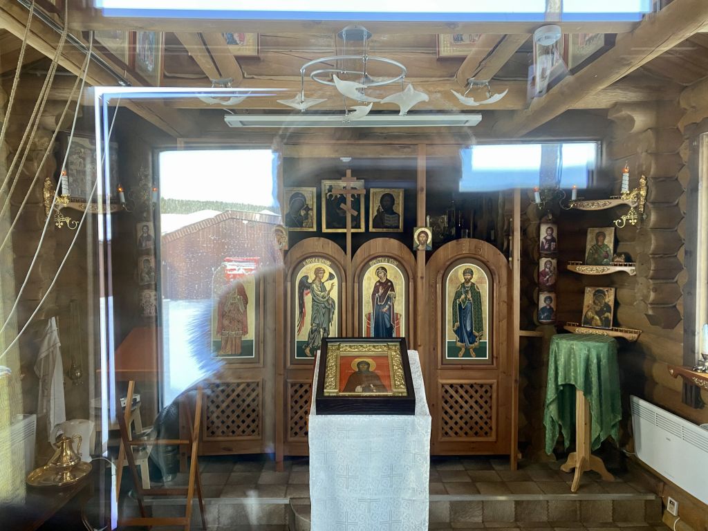 Церковь Игоря Черниговского, Каравелла, база отдыха (Кольский район, Мурманская область). интерьер и убранство