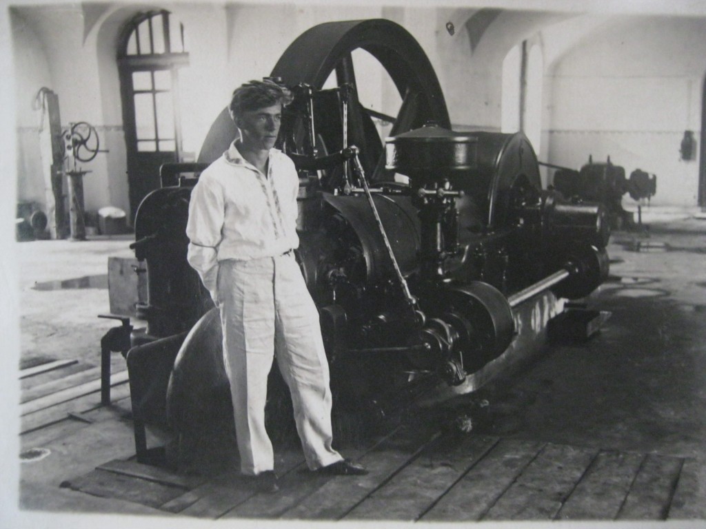 Церковь Николая Чудотворца, Новая Водолага (Харьковский район, Украина, Харьковская область). архивная фотография, Внутри храма. Частная коллекция. Фото 1930-х годов