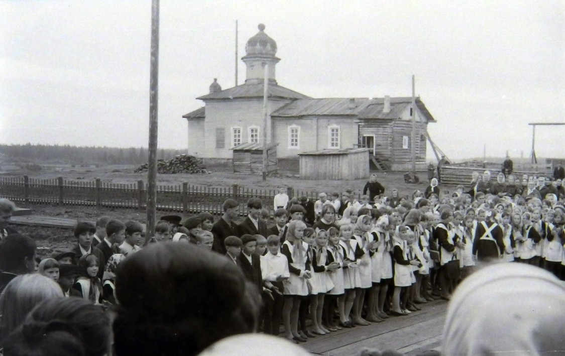 Церковь Троицы Живоначальной, Олема (Лешуконский район, Архангельская область). архивная фотография, Фото 1972 года из частного архива
