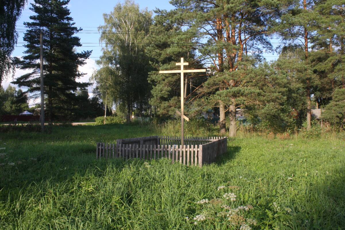 Церковь Николая Чудотворца, Усвятье (Дорогобужский район, Смоленская область). фасады, Вид на церковное место с запада