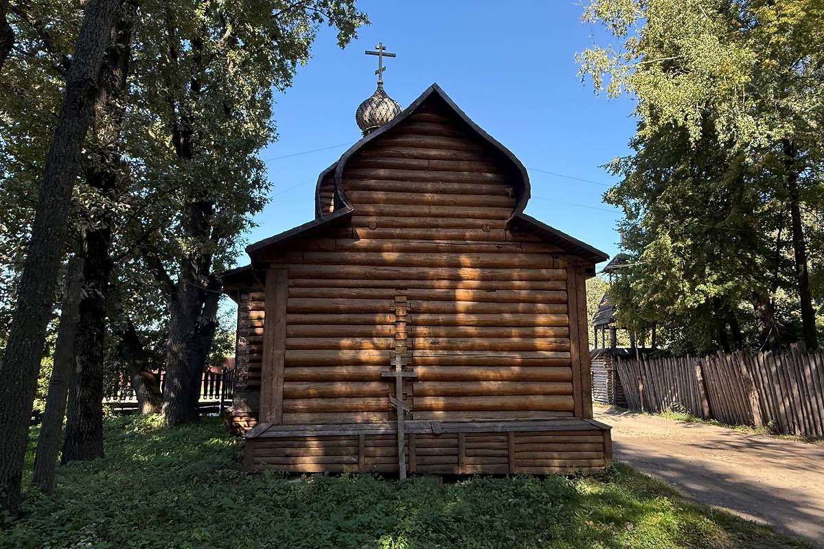 фасады. Церковь Лазаря Сербского, Знаменка (Орловский район, Орловская область)