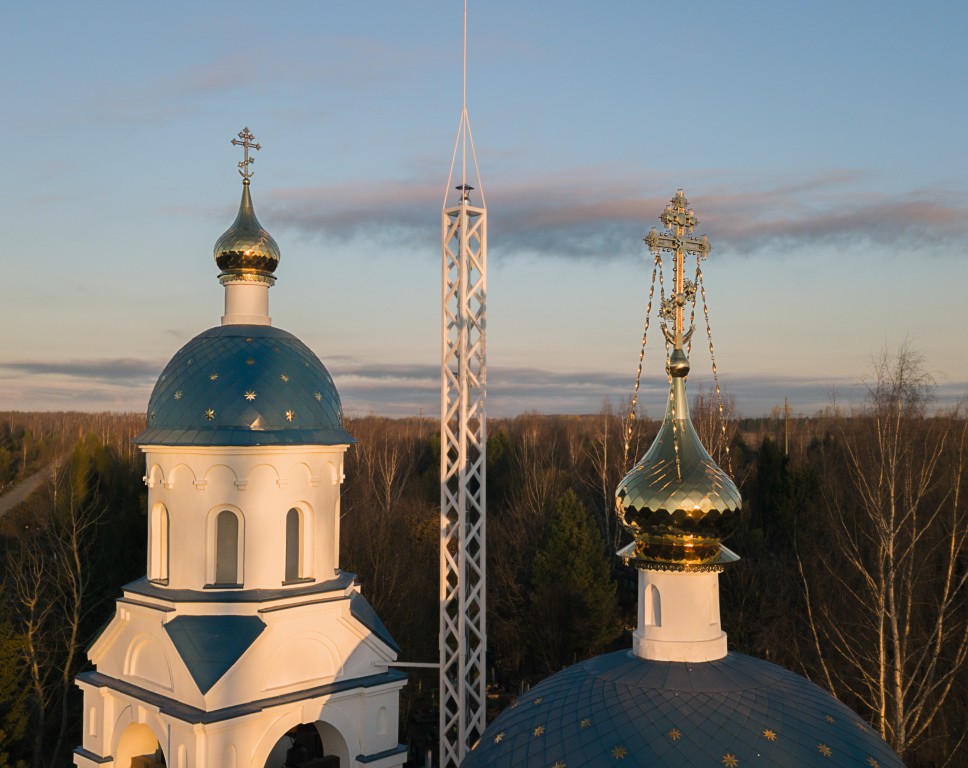 Церковь Воскресения Христова на Игнатовском кладбище, Игнатово (Ярославский район, Ярославская область). архитектурные детали, Завершения основного объема и колокольни