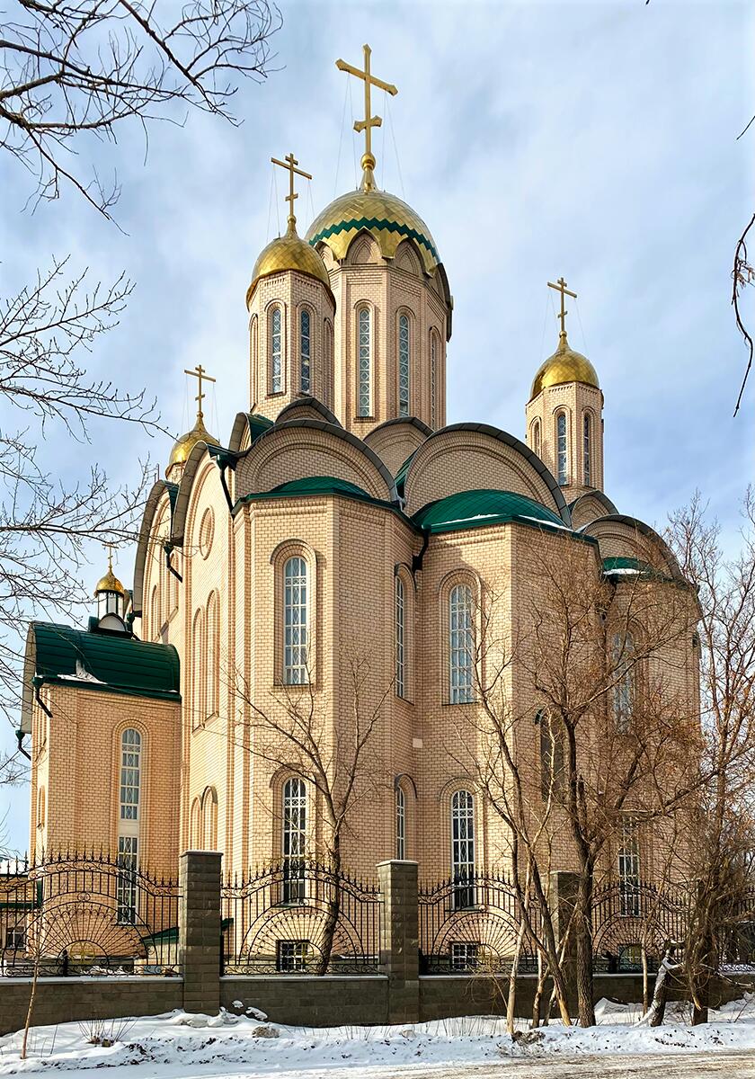 Собор Троицы Живоначальной и Севастиана Карагандинского, Караганда (Карагандинская область, Казахстан). фасады, Вид с юго-востока, со Степной ул.