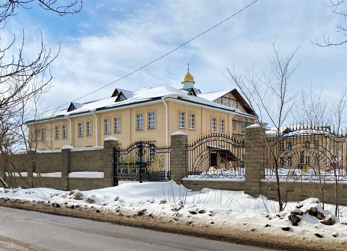Собор Троицы Живоначальной и Севастиана Карагандинского, Караганда (Карагандинская область, Казахстан). дополнительная информация, Приходской дом, вид до Степной ул.