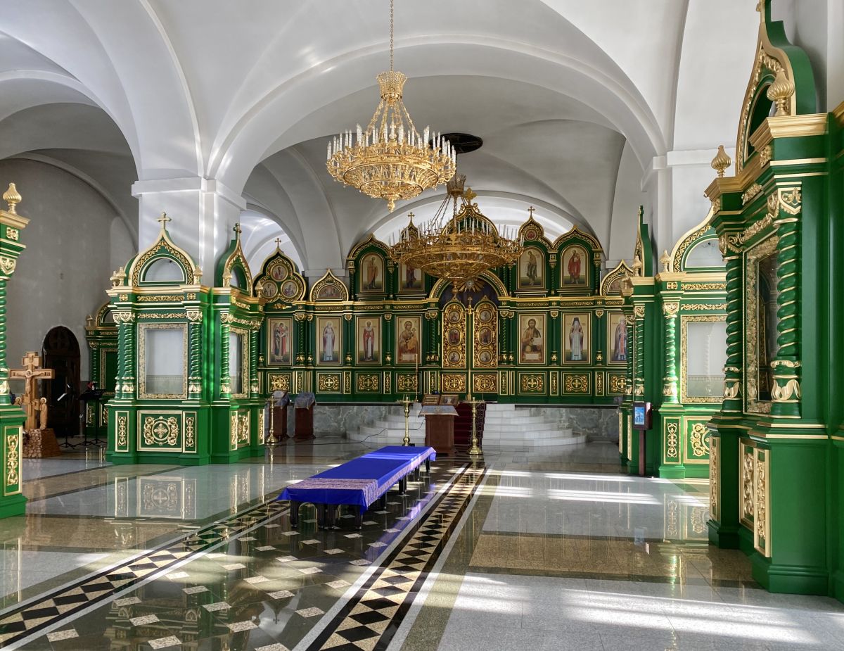 Собор Троицы Живоначальной и Севастиана Карагандинского, Караганда (Карагандинская область, Казахстан). интерьер и убранство, Нижний храм