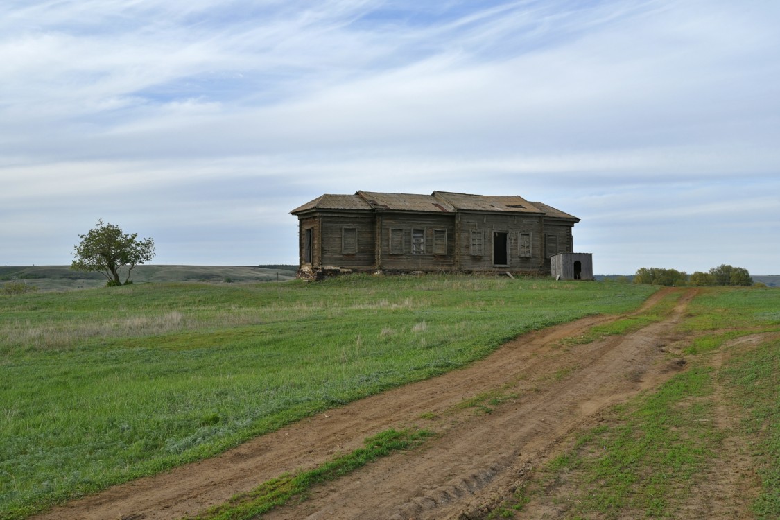 Церковь Казанской иконы Божией Матери, Серпокрылово (Жирновский район, Волгоградская область). общий вид в ландшафте, Общий вид с юго-запада