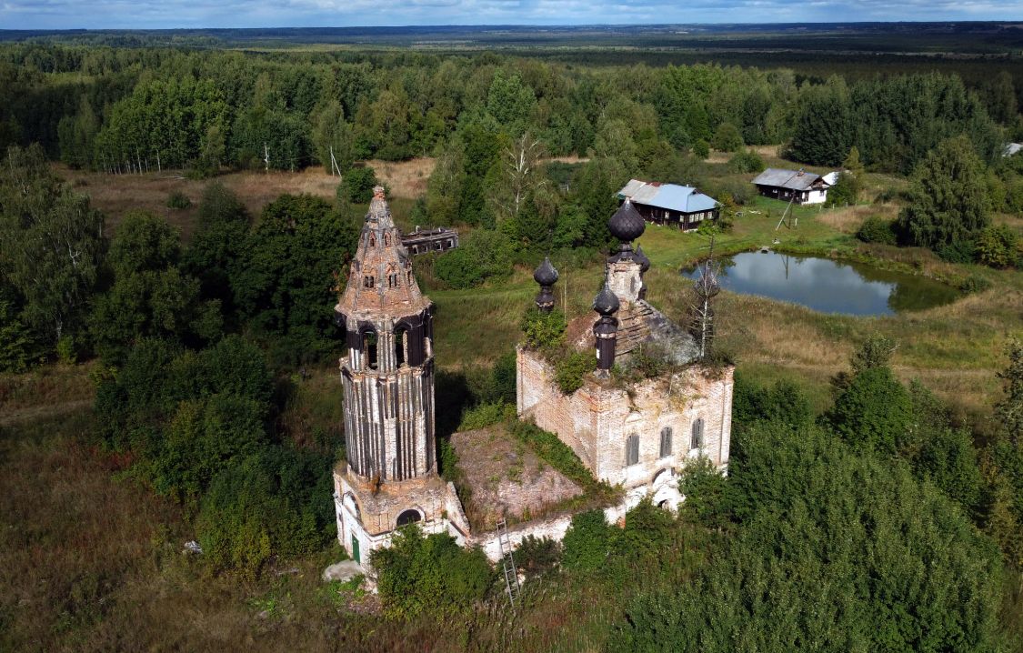 Церковь Троицы Живоначальной, Исупово (Сусанинский район, Костромская область). общий вид в ландшафте