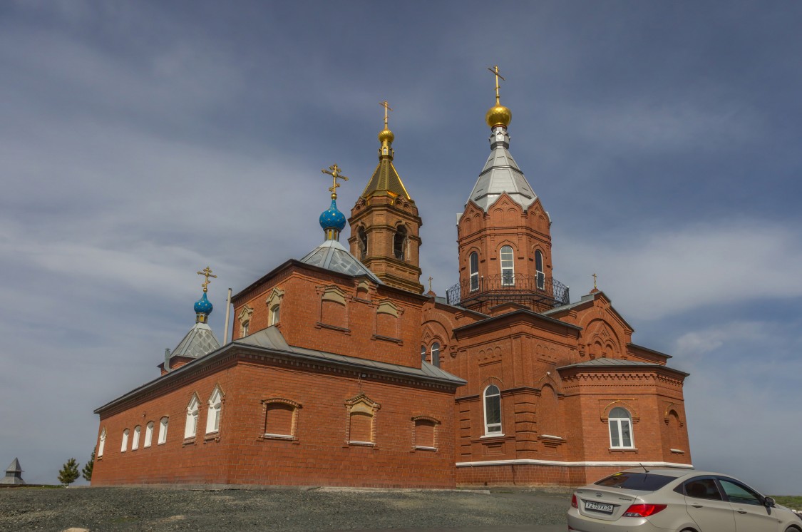 Церковь Николая Чудотворца (крестильная), Орск (Орск, город, Оренбургская область). фасады, Слева, на переднем плане. Вид с юго-востока