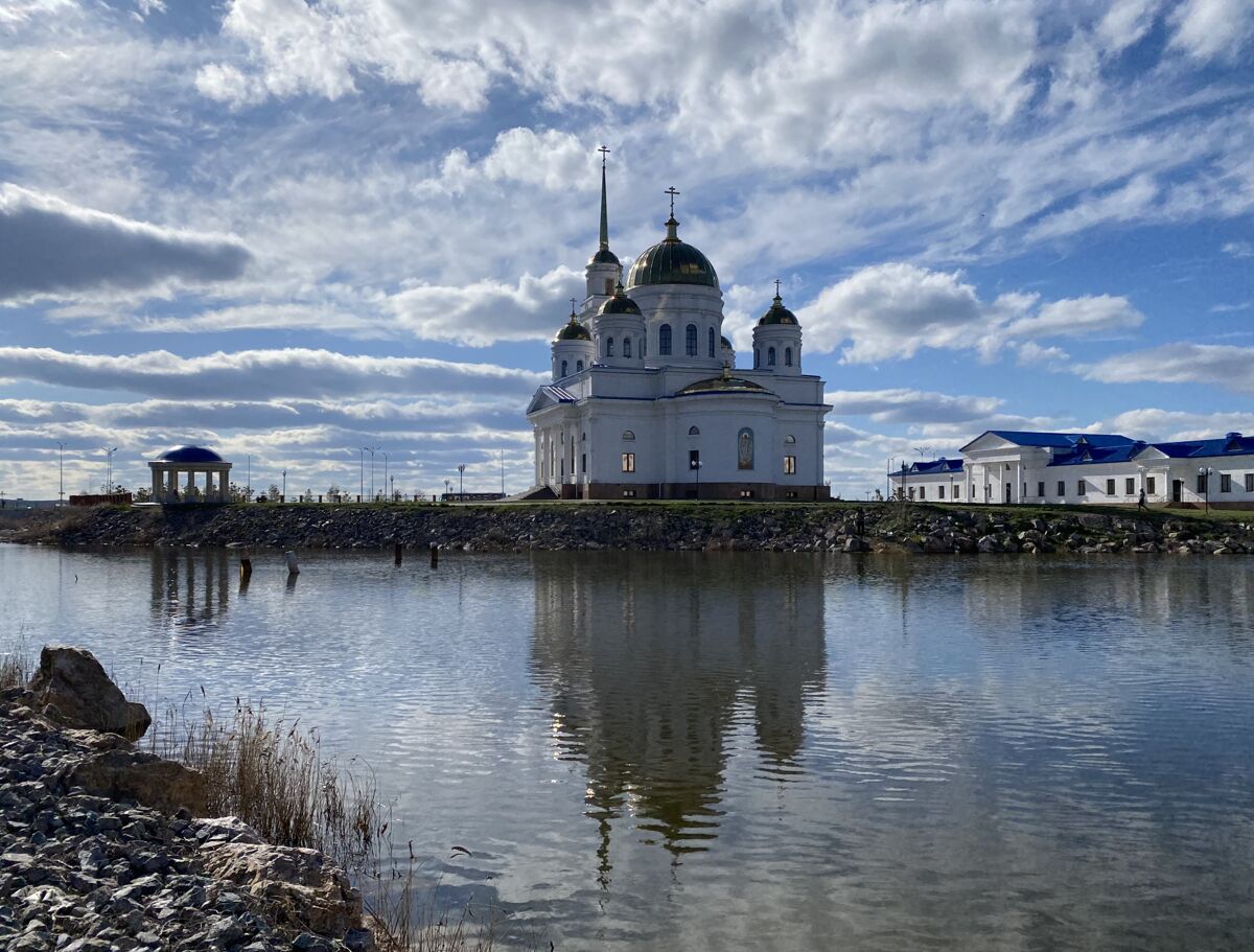 Кокшетау. Кафедральный собор Воскресения Христова. художественные фотографии, Вид с востока через залив