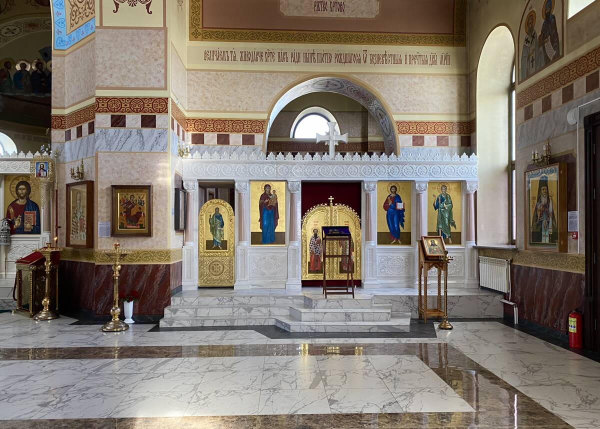 Кокшетау. Кафедральный собор Воскресения Христова. интерьер и убранство, Правый придельный иконостас