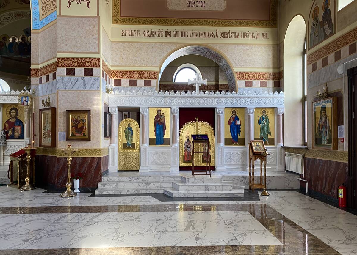 Кафедральный собор Воскресения Христова, Кокшетау (Акмолинская область, Казахстан). интерьер и убранство, Правый придельный иконостас
