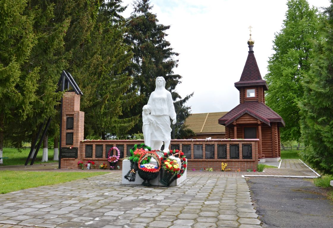 Матрёновка. Часовня Георгия Победоносца. общий вид в ландшафте