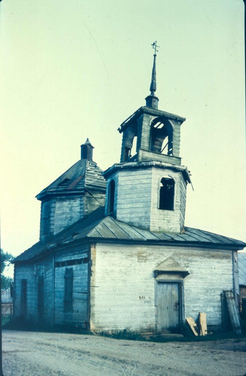 Ильино (СП Никольское). Часовня Илии Пророка. фасады, 1994 находилась в центре села