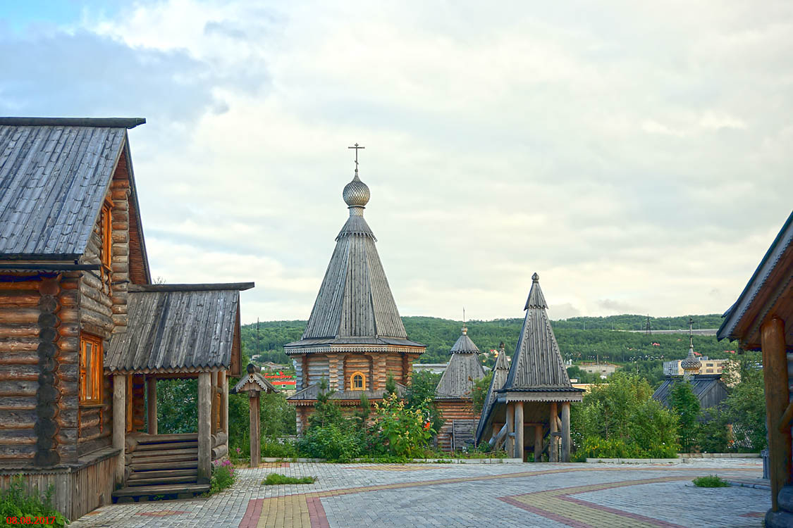 Мурманск. Троицкий Феодоритов Кольский мужской монастырь. общий вид в ландшафте
