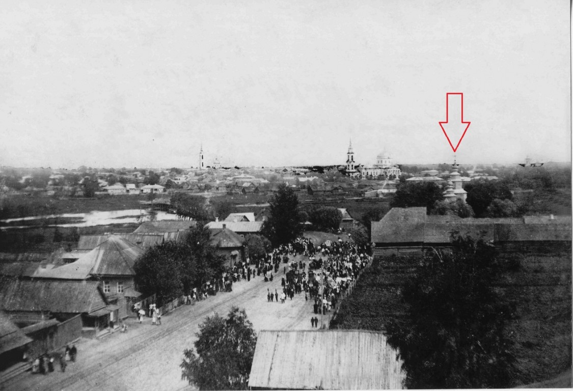 Церковь Сергия Радонежского (деревянная), Жиздра (Жиздринский район, Калужская область). архивная фотография, Единственное фотоизображение храма (указан стрелкой). Фото 1913 г. из фондов Жиздренского историко-краеведческого музея
