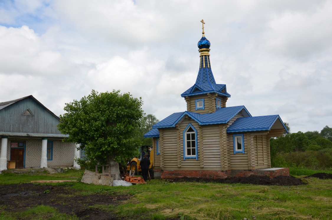 Часовня Покрова Пресвятой Богородицы, Прилепы (Конышёвский район, Курская область). общий вид в ландшафте